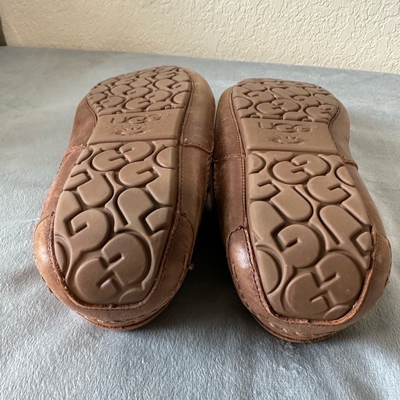 Ugg Ascot Slippers - Picture 7 of 8